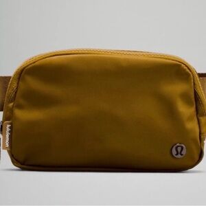 lululemon Everywhere belt bag small